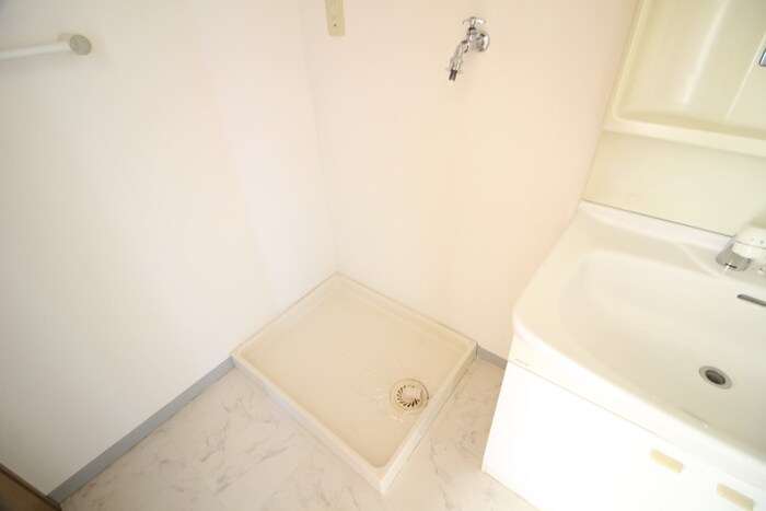 物件内観写真16　(洗濯機置場)