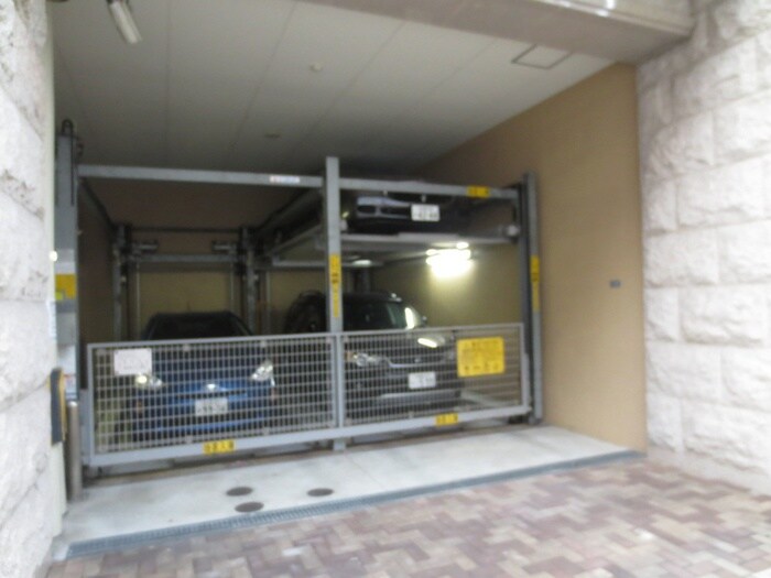 物件外観写真3　(駐車場)