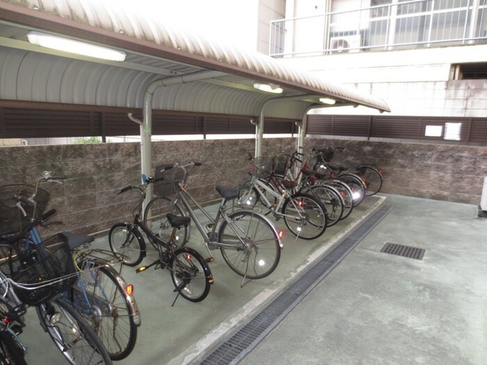 物件外観写真4　(駐輪場)