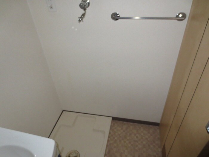 物件内観写真11　(洗濯機置場)