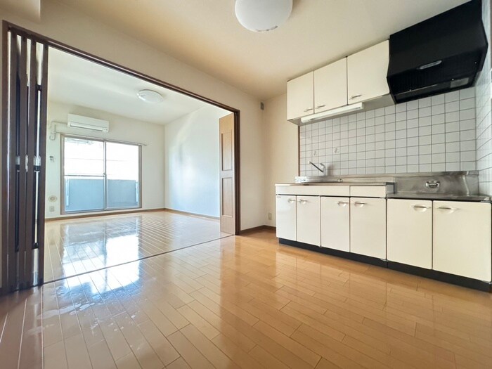 ハイツ味美の居室