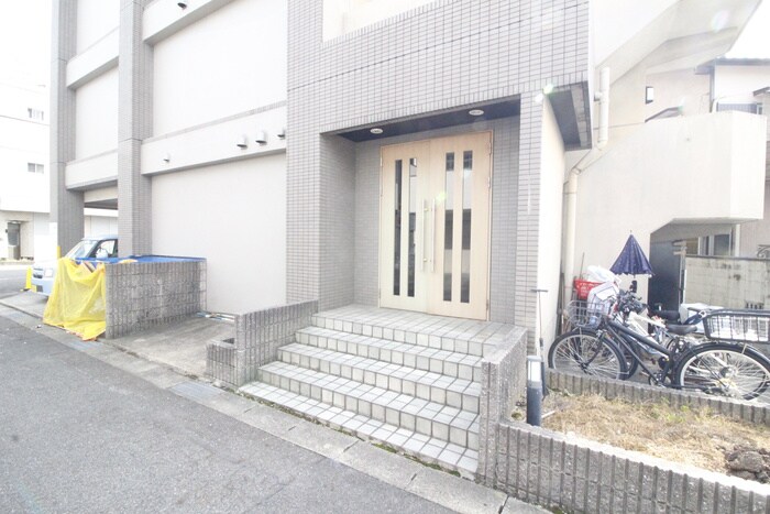 ハイツ味美のエントランス部分