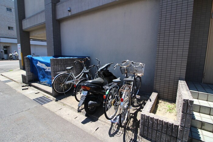 物件外観写真5　(駐輪場)