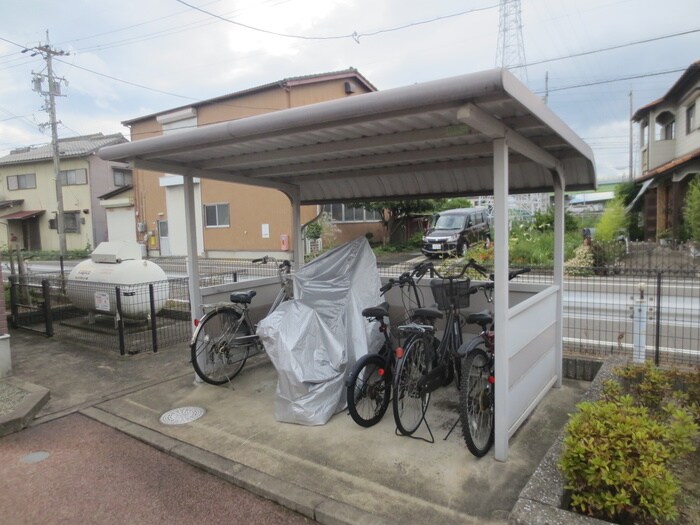 物件外観写真4　(駐輪場)