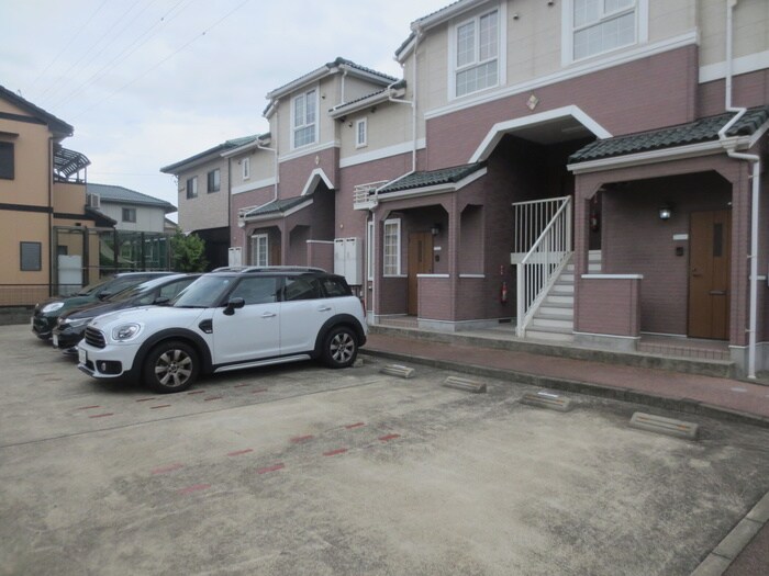 物件外観写真5　(駐車場)