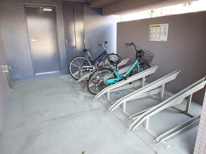 物件外観写真6　(駐輪場)