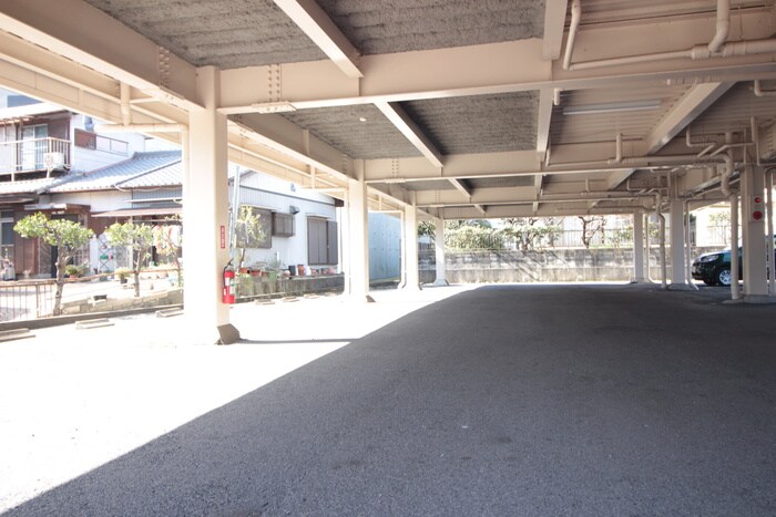 物件外観写真3　(駐車場)