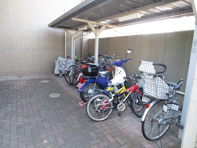 物件外観写真3　(駐輪場)
