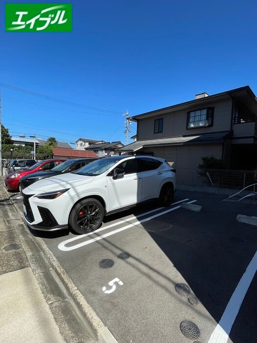 物件外観写真5　(駐車場)