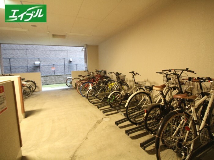 物件外観写真3　(駐輪場)