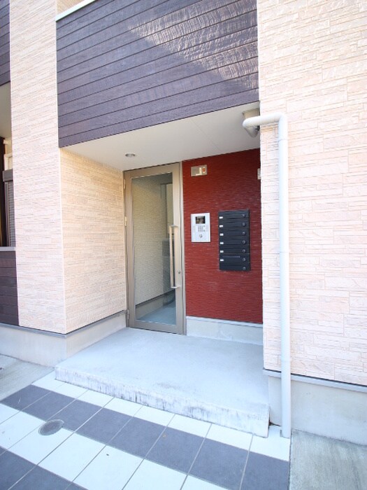 物件外観写真2　(エントランス部分)