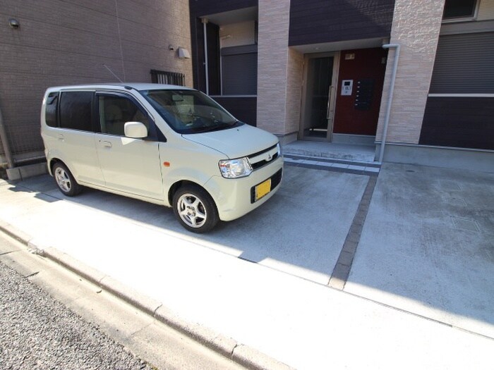 物件外観写真5　(駐車場)