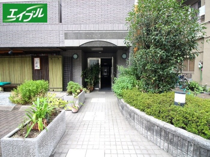 物件外観写真5　(エントランス部分)