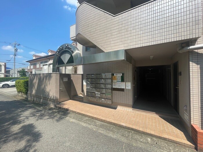 物件外観写真3　(エントランス部分)