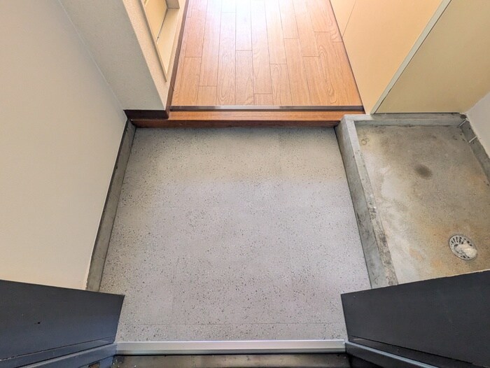 物件内観写真18　(玄関)