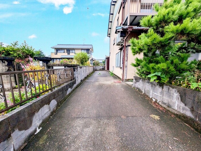 物件外観写真2　(駐車場)