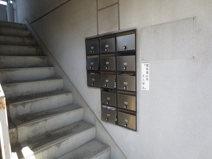 物件外観写真4　(エントランス部分)