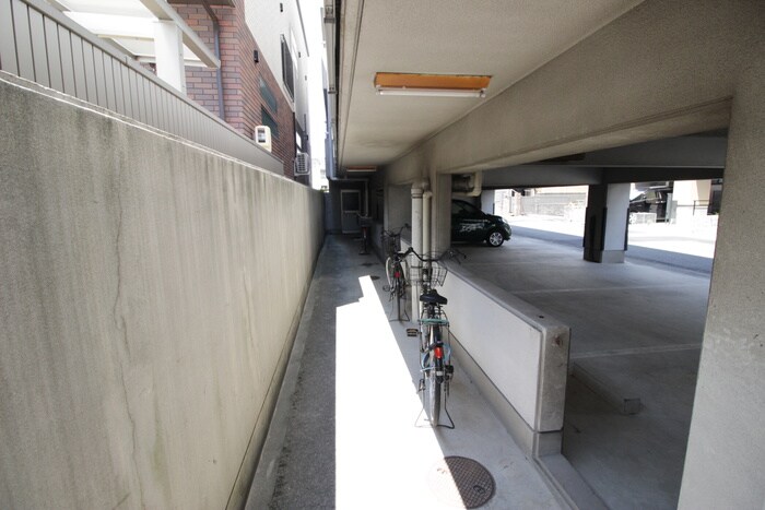物件外観写真6　(駐輪場)