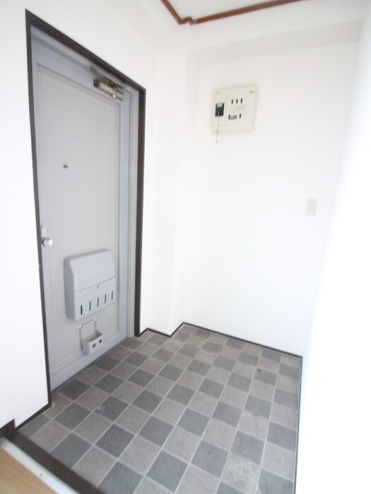 物件内観写真18　(玄関)