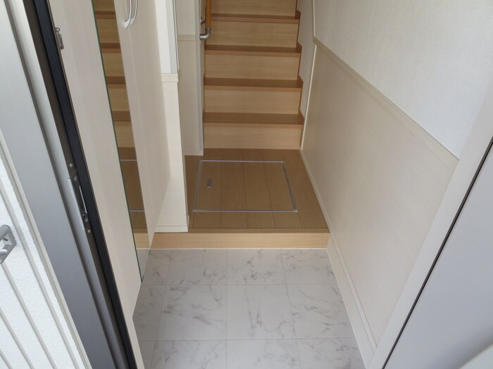 物件内観写真9　(玄関)