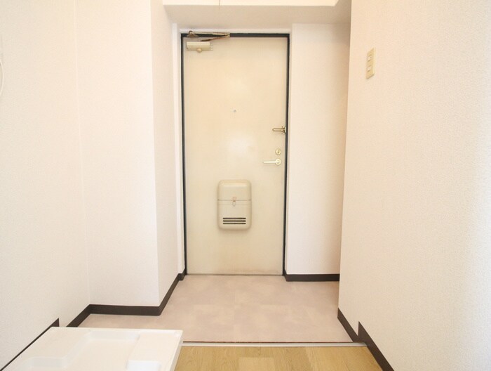 物件内観写真9　(玄関)