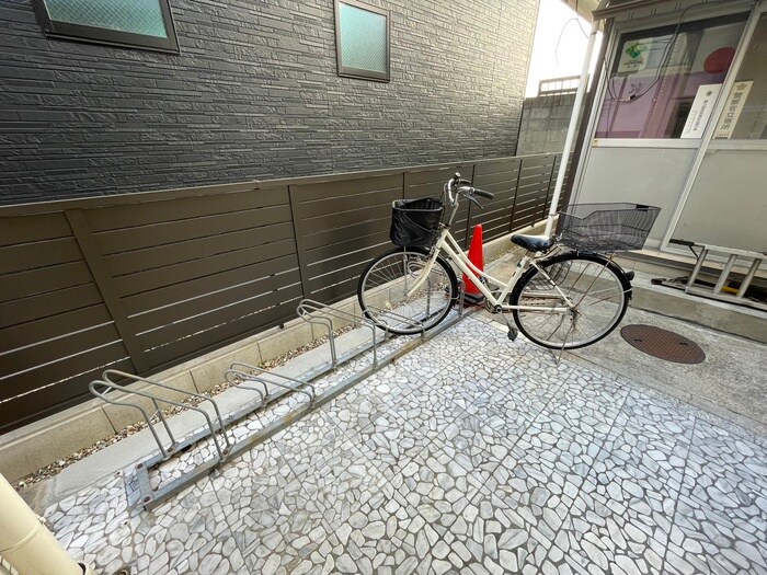 物件外観写真6　(駐輪場)