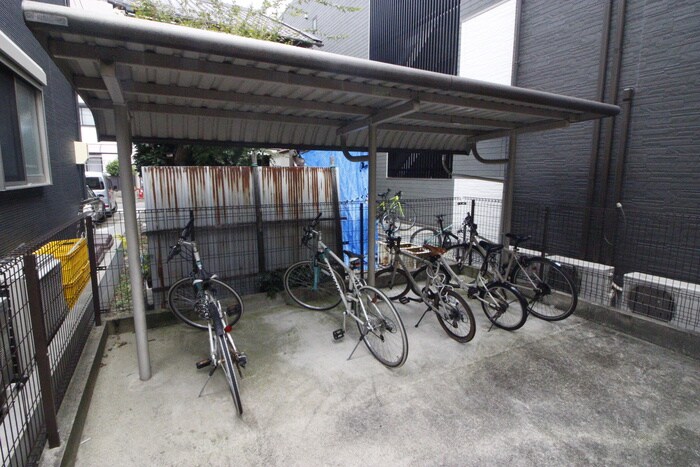 物件外観写真4　(駐輪場)