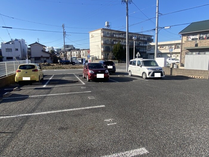 物件外観写真4　(駐車場)