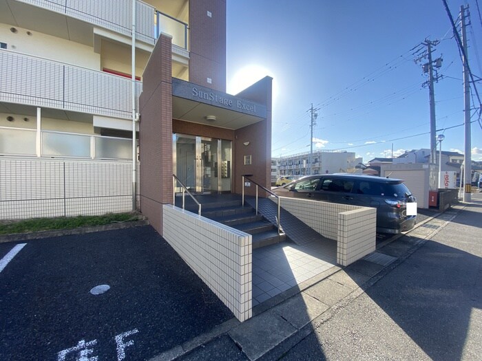 物件外観写真5　(エントランス部分)