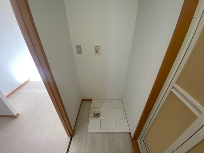 物件内観写真12　(洗濯機置場)