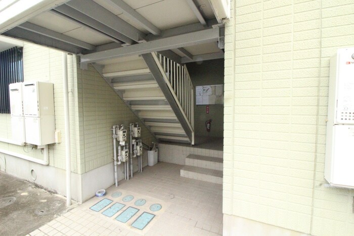 物件外観写真3　(エントランス部分)