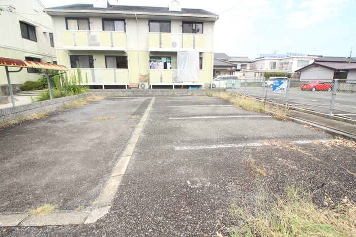 物件外観写真5　(駐車場)