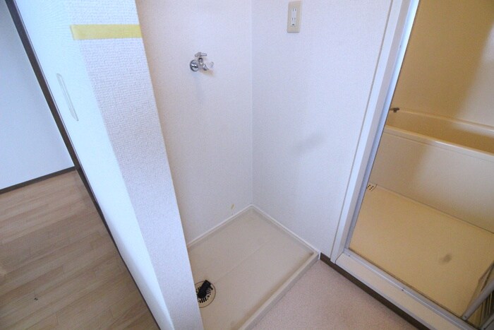 物件内観写真14　(洗濯機置場)