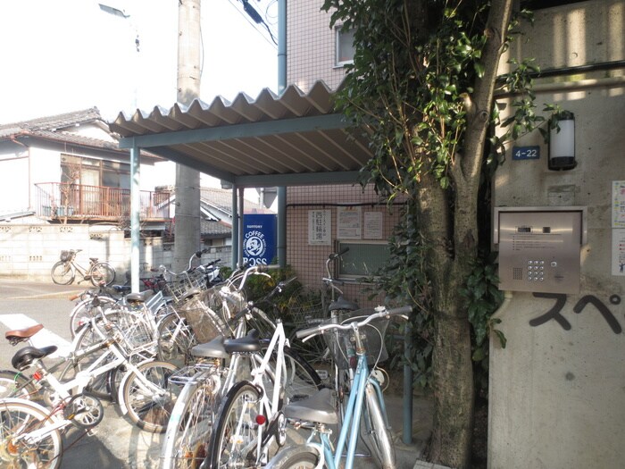 物件外観写真5　(駐輪場)