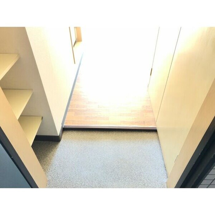物件内観写真13　(玄関)