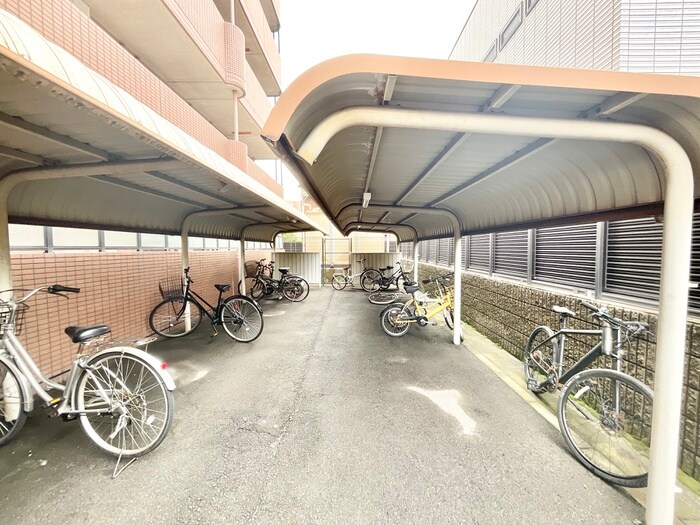 物件外観写真5　(駐輪場)