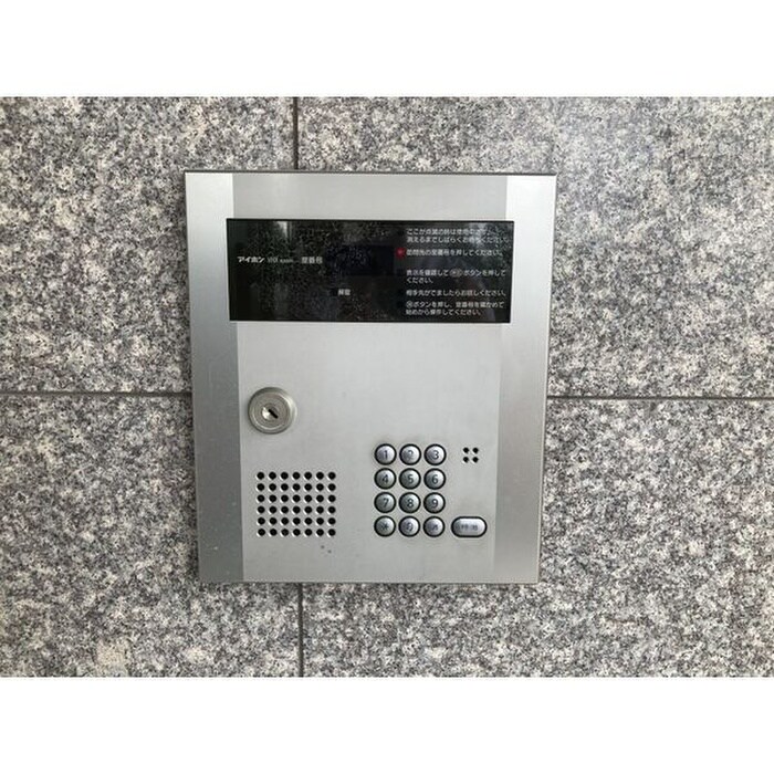 物件外観写真6　(エントランス部分)