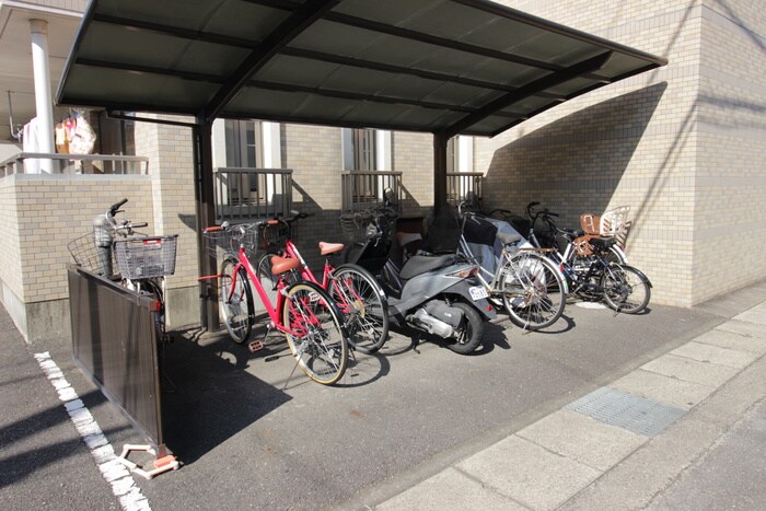 物件外観写真5　(駐輪場)