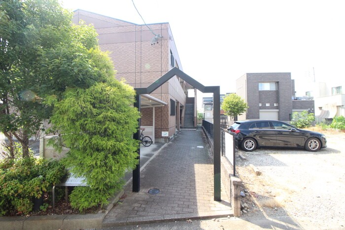 物件外観写真3　(エントランス部分)