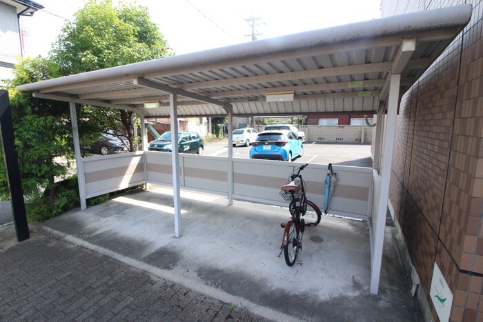 物件外観写真4　(駐輪場)