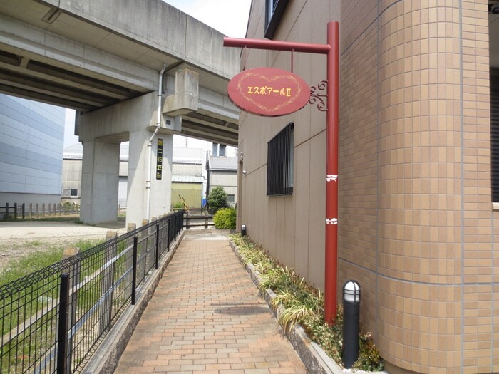 物件外観写真3　(エントランス部分)