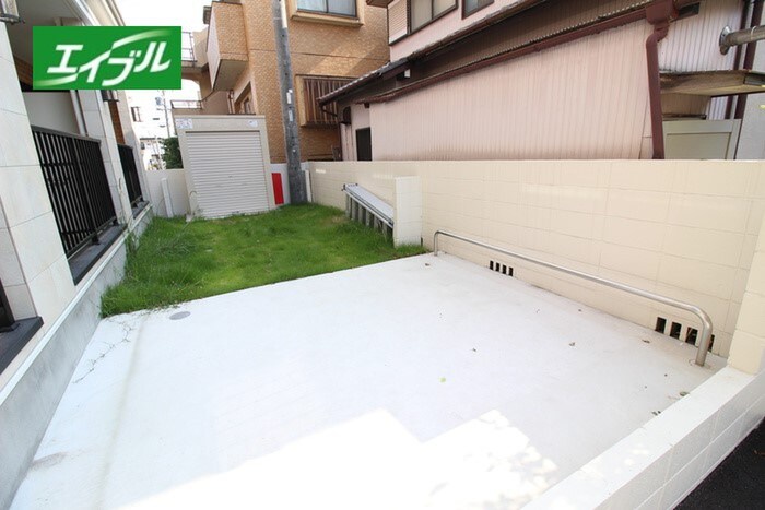 物件外観写真3　(駐輪場)