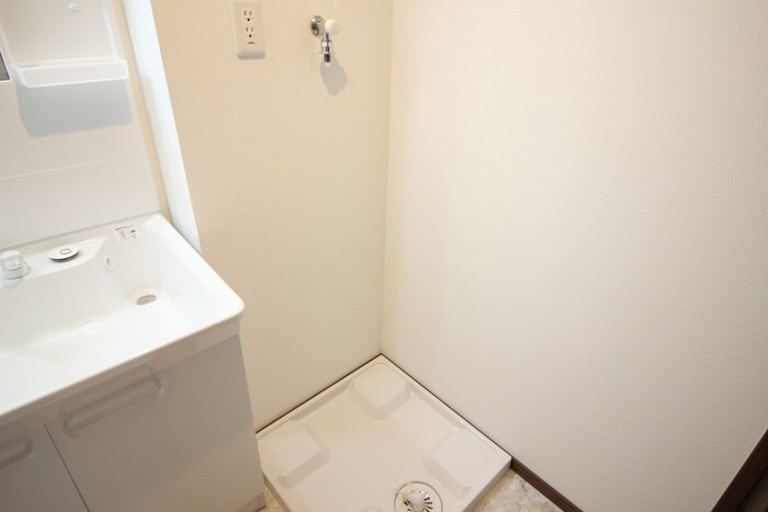 物件内観写真12　(洗濯機置場)