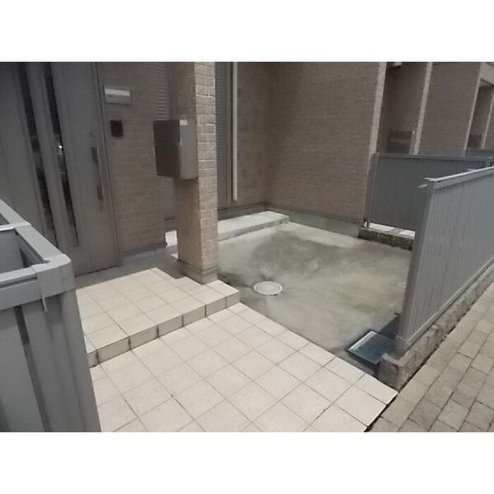 物件内観写真2　(玄関)