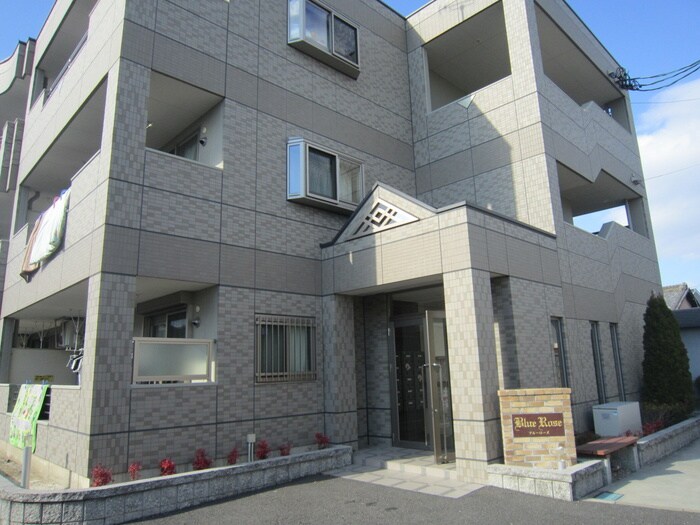 物件外観写真6　(エントランス部分)