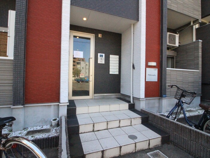 物件外観写真2　(エントランス部分)
