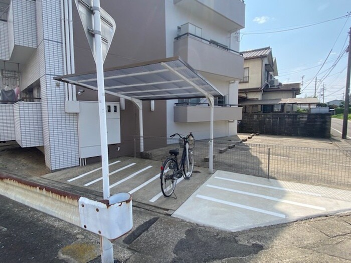 物件外観写真5　(駐輪場)