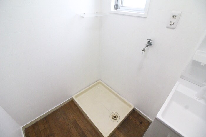 物件内観写真18　(洗濯機置場)