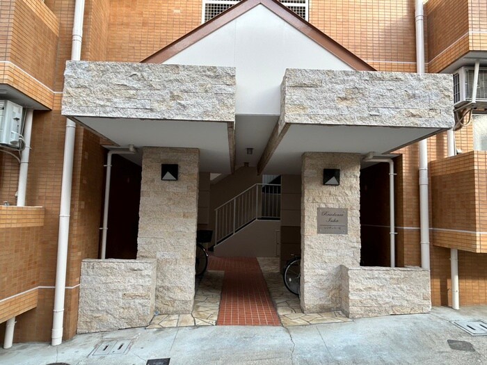 物件外観写真2　(エントランス部分)