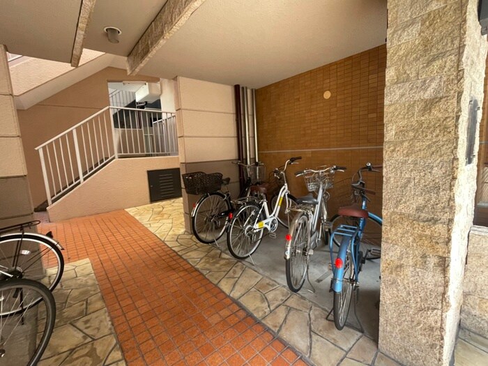 物件外観写真6　(駐輪場)